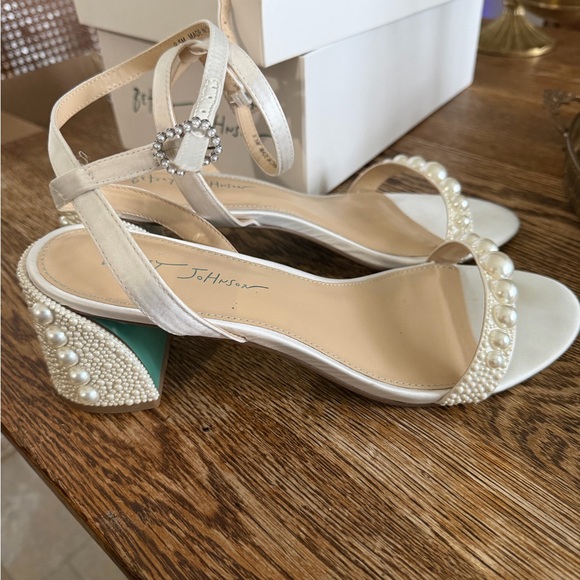 Betsey Johnson Pearl Embellished White Sandals - Picture 10 of 10